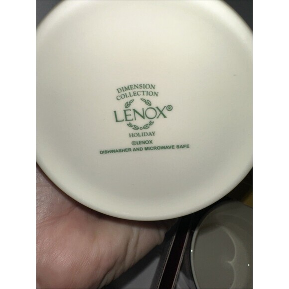 Lenox Holiday Red Coffee Mugs Set of 4 Red Rim Holly Berry Green Trim New In Box - Picture 4 of 5